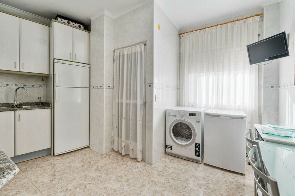 Middle Floor Apartment Torrevieja Alicante - Bild 10