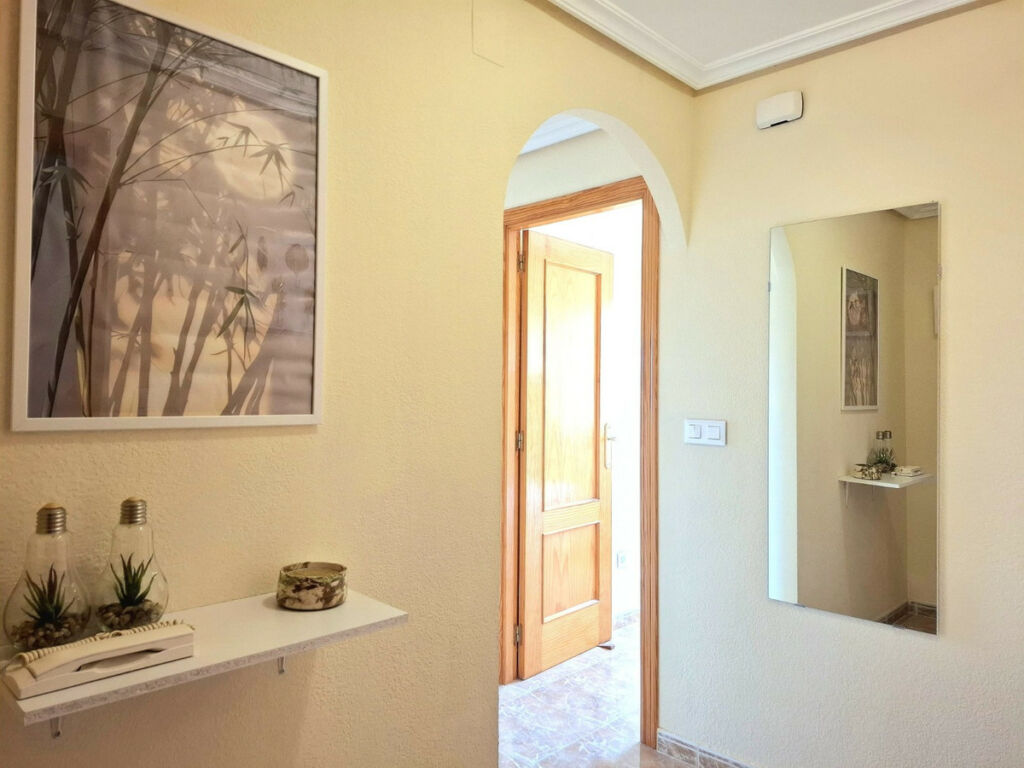 Middle Floor Apartment Torrevieja Alicante - image 10