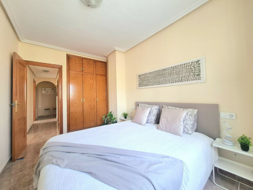 Middle Floor Apartment Torrevieja Alicante - image 11