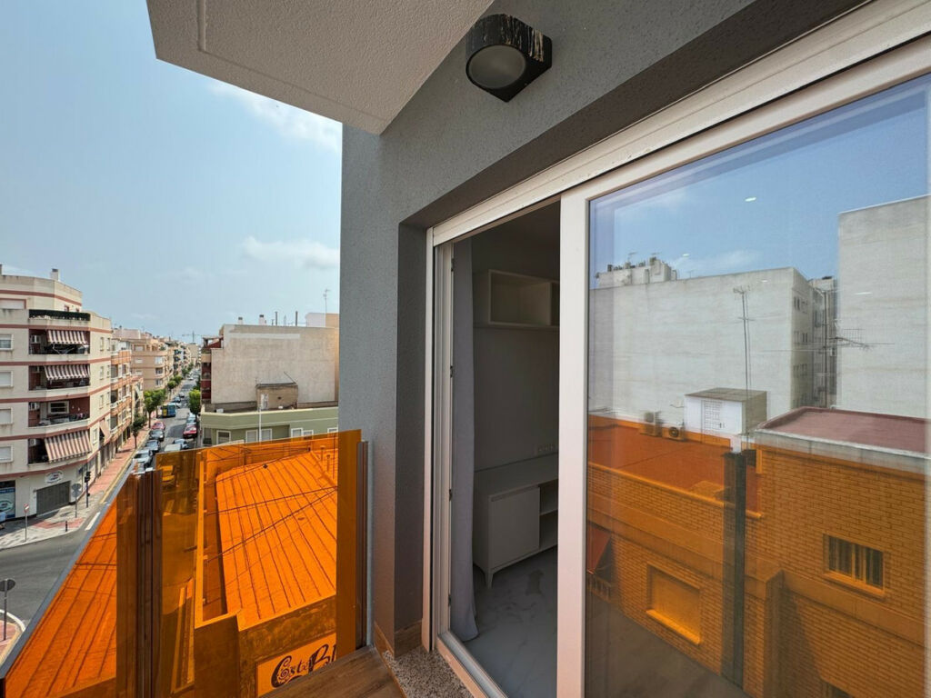 Middle Floor Apartment Torrevieja Alicante - Bild 12