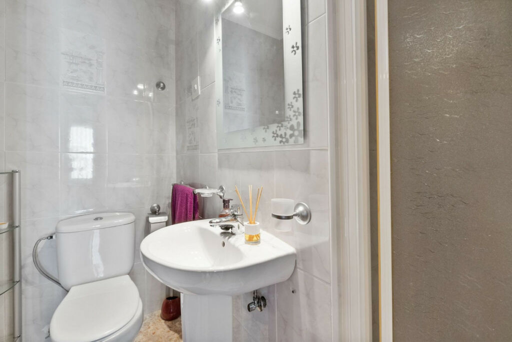 Middle Floor Apartment Torrevieja Alicante - Bild 13