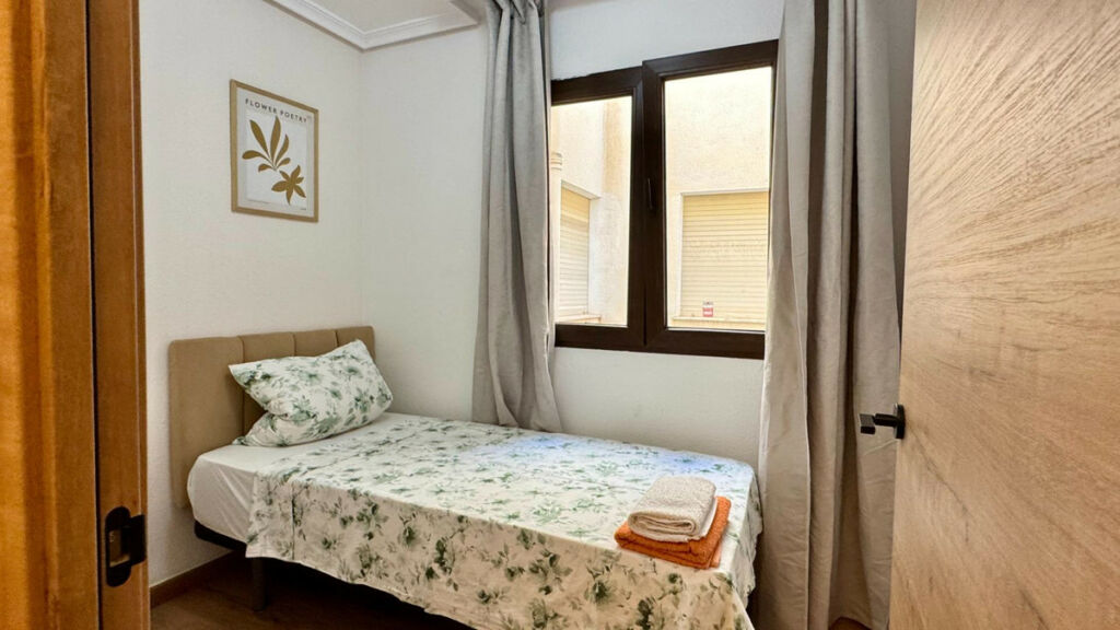 Middle Floor Apartment Torrevieja Alicante - zdjęcie 13