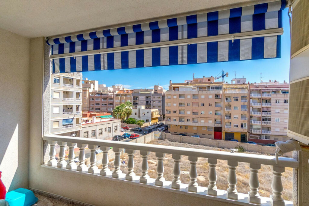Middle Floor Apartment Torrevieja Alicante - zdjęcie 10