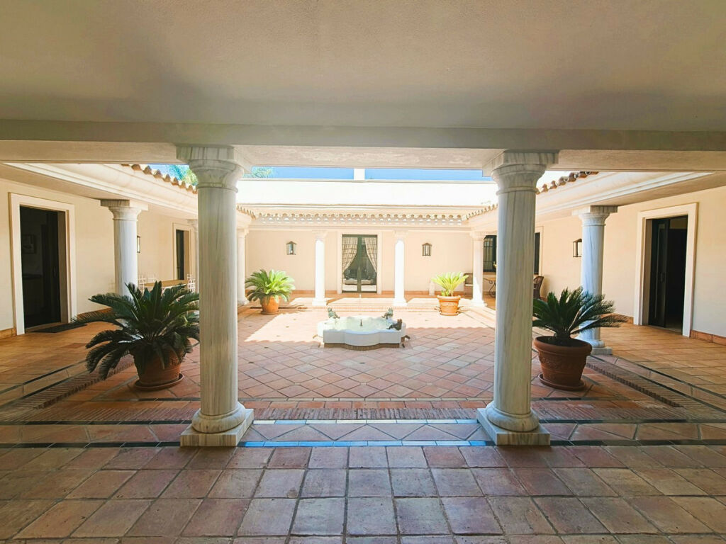 Detached Villa San Roque Club Cádiz - imagen 14