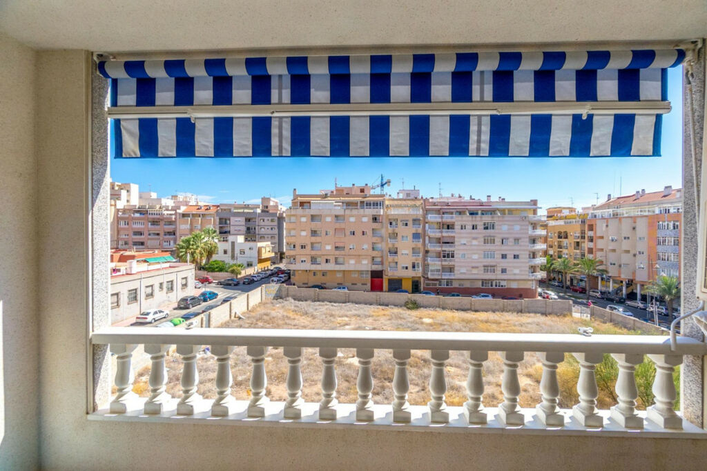 Middle Floor Apartment Torrevieja Alicante - zdjęcie 11