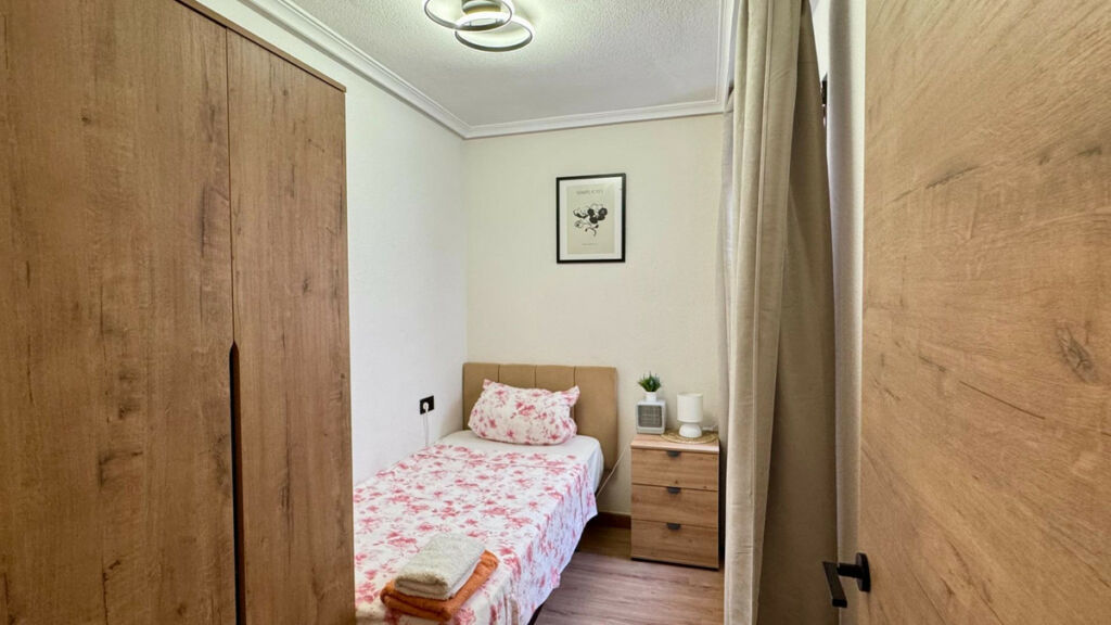 Middle Floor Apartment Torrevieja Alicante - zdjęcie 15