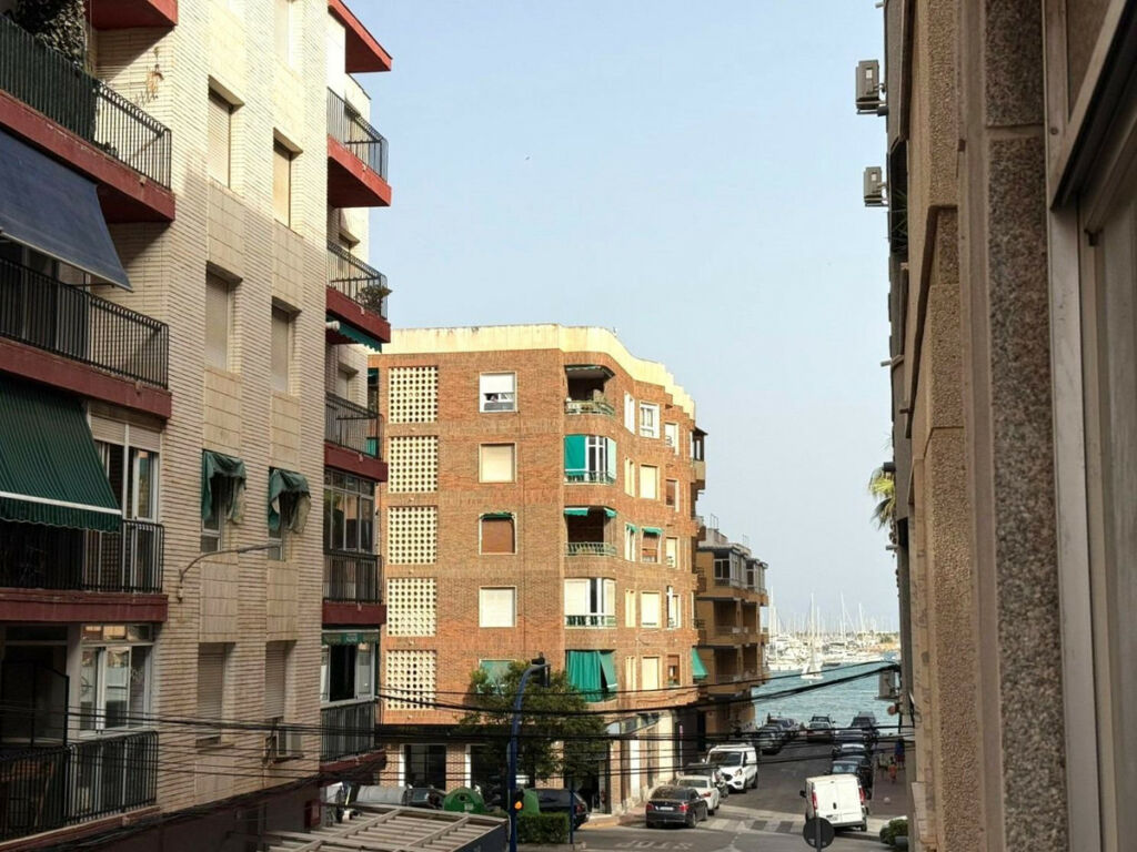 Middle Floor Apartment Torrevieja Alicante - zdjęcie 16