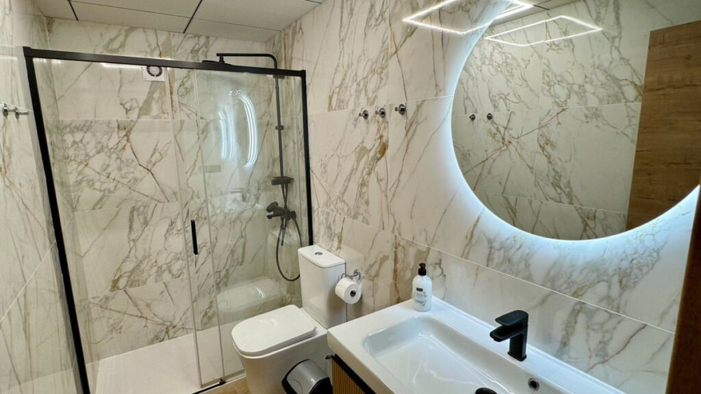 Middle Floor Apartment Torrevieja Alicante - zdjęcie 16