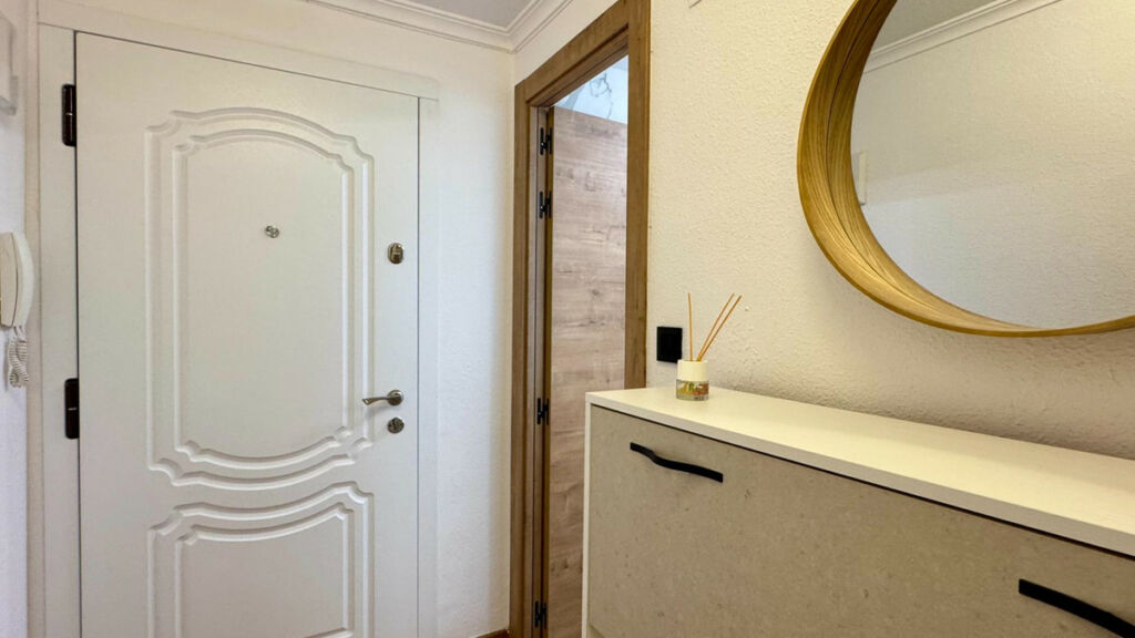 Middle Floor Apartment Torrevieja Alicante - zdjęcie 18