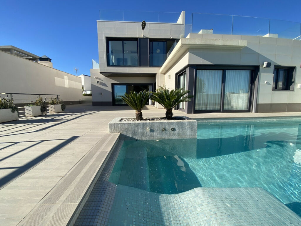 Detached Villa Dehesa de Campoamor Alicante - image 2