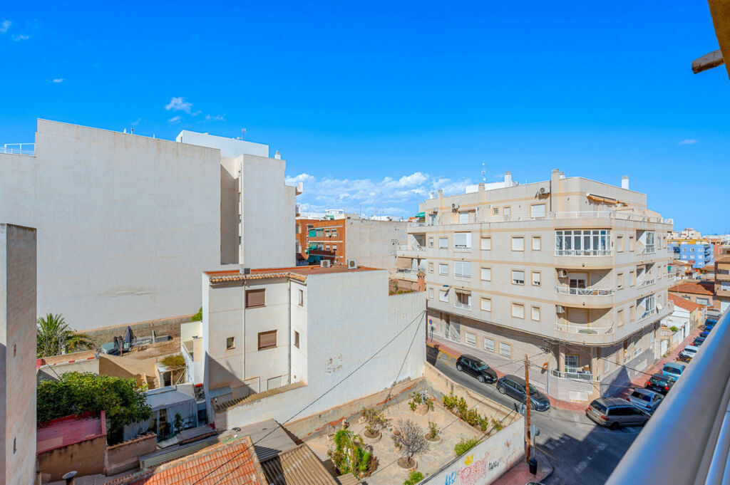 Middle Floor Apartment Torrevieja Alicante - image 22