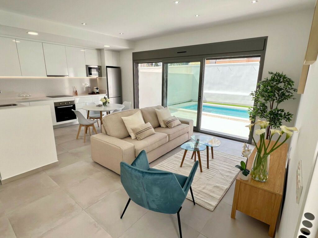 Detached Villa La Zenia Alicante - image 3