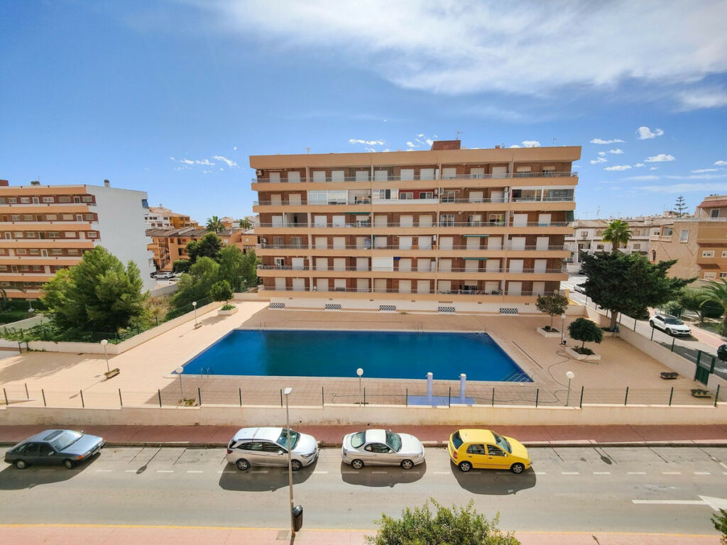 Middle Floor Apartment Punta Prima Alicante - image 30