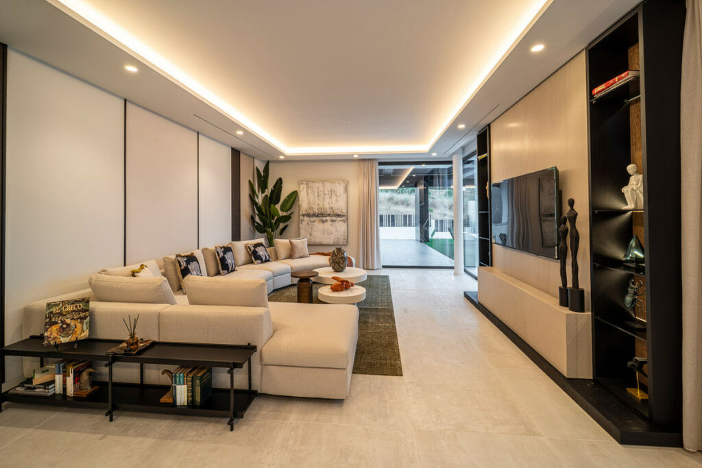 Detached Villa El Paraiso Málaga - image 37