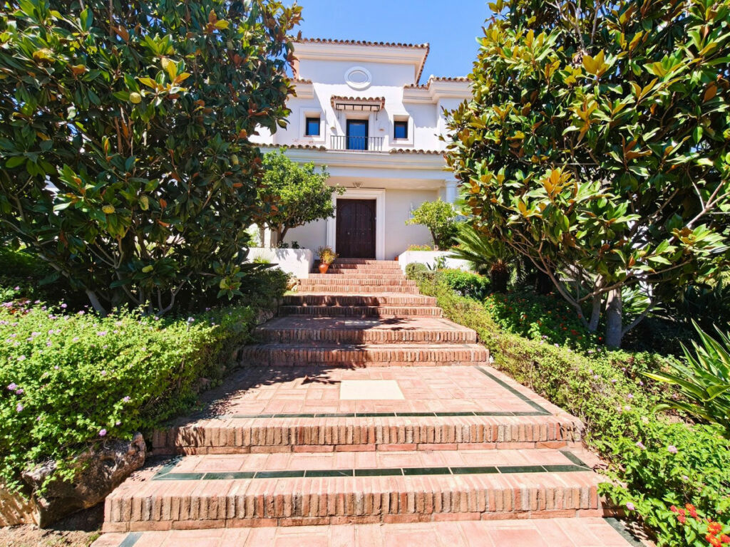 Detached Villa San Roque Club Cádiz - imagen 5
