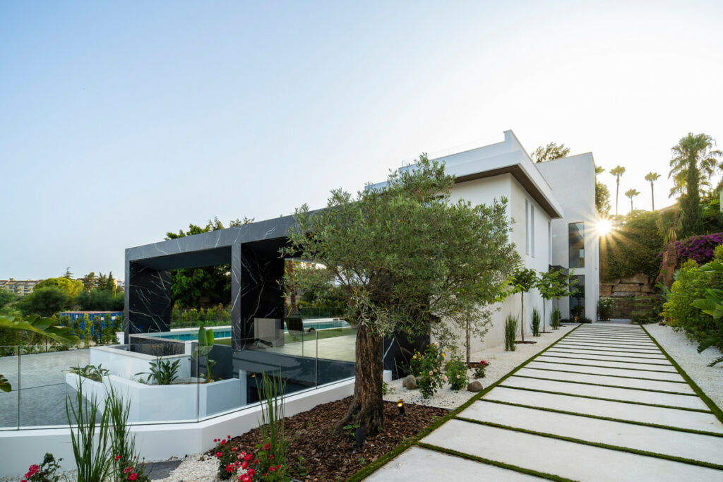 Detached Villa El Paraiso Málaga - image 52