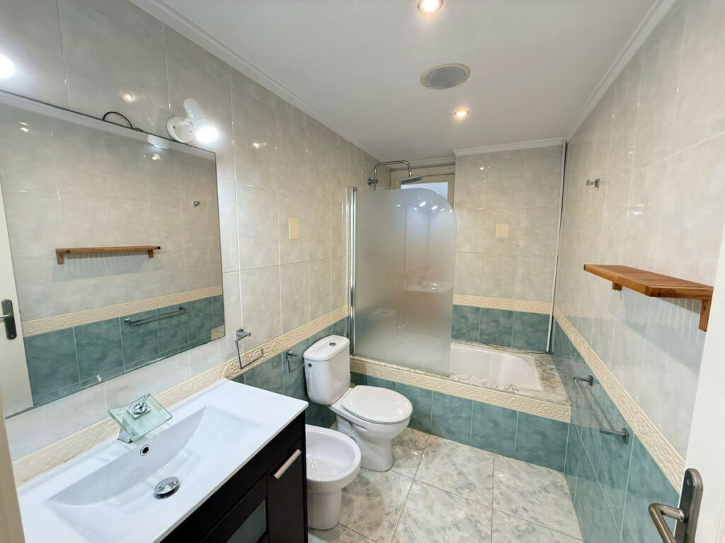 Middle Floor Apartment Torrevieja Alicante - zdjęcie 6