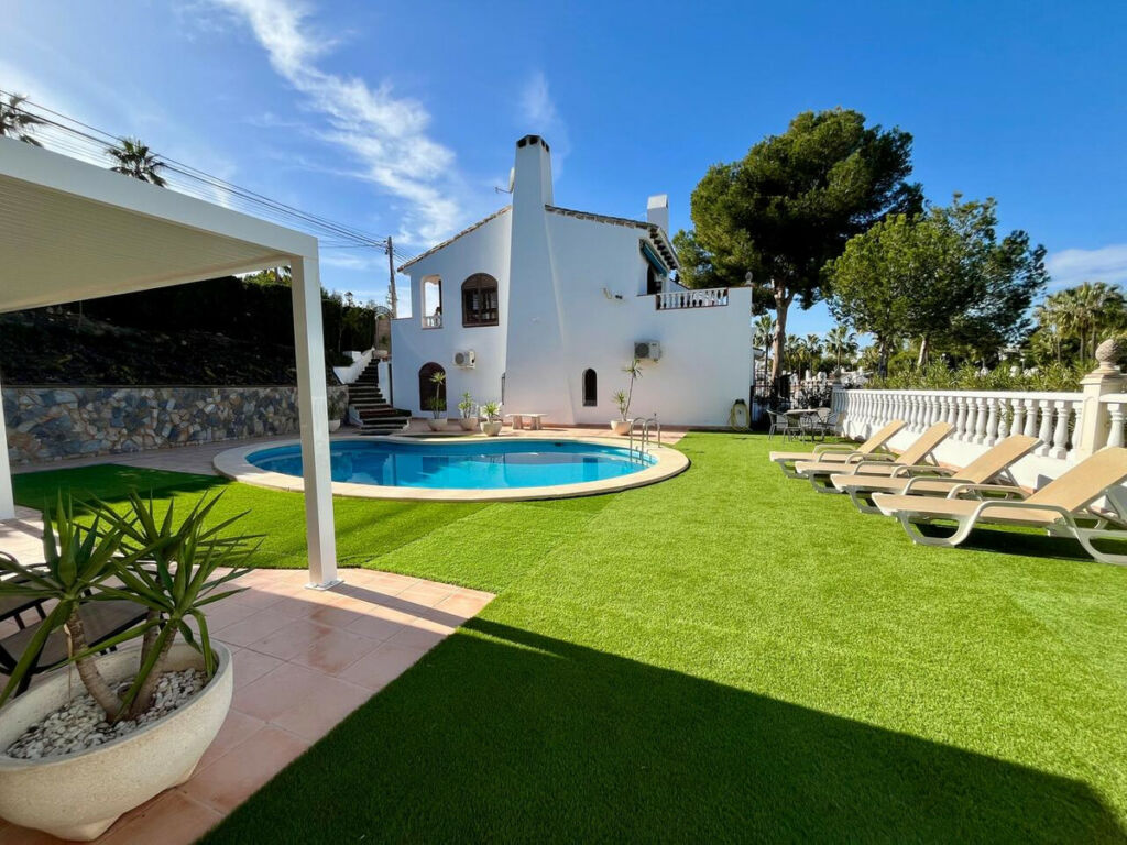 Detached Villa Villamartin Alicante - image 7