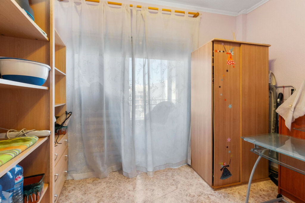 Middle Floor Apartment Torrevieja Alicante - Bild 8