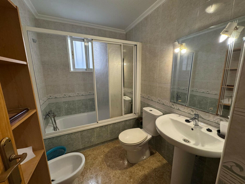 Middle Floor Apartment Torrevieja Alicante - zdjęcie 10