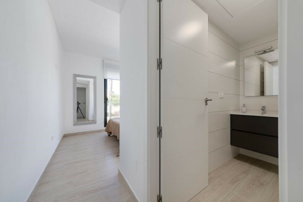 Middle Floor Apartment Torrevieja Alicante - imagen 11