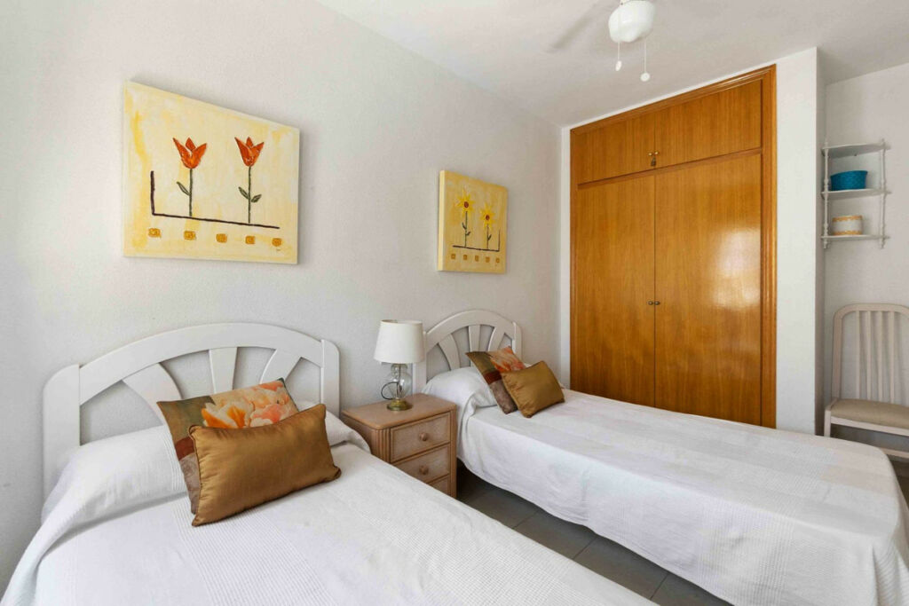 Middle Floor Apartment Campoamor Alicante - Bild 11