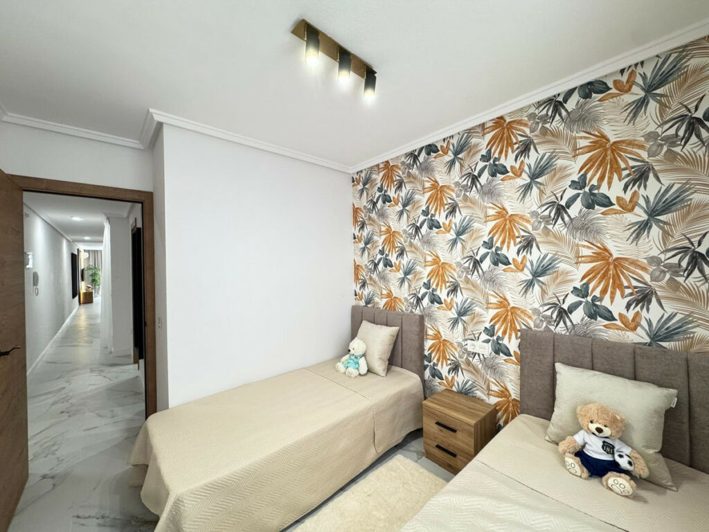 Middle Floor Apartment Torrevieja Alicante - Bild 12