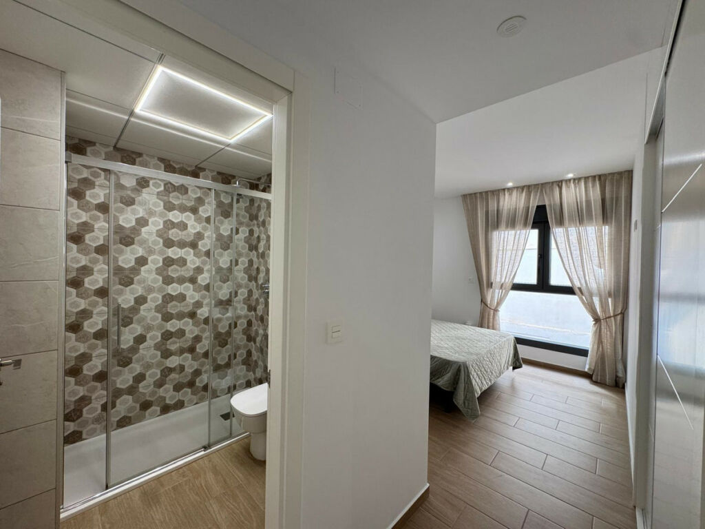 Middle Floor Apartment Torrevieja Alicante - Bild 12