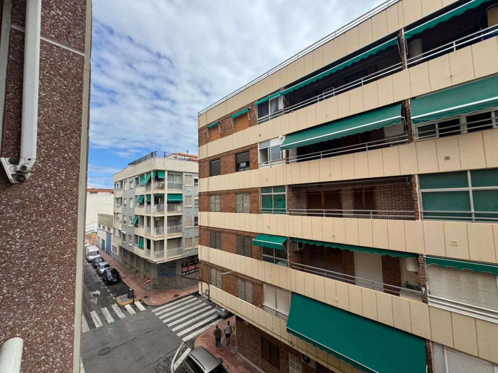 Middle Floor Apartment Torrevieja Alicante - zdjęcie 12