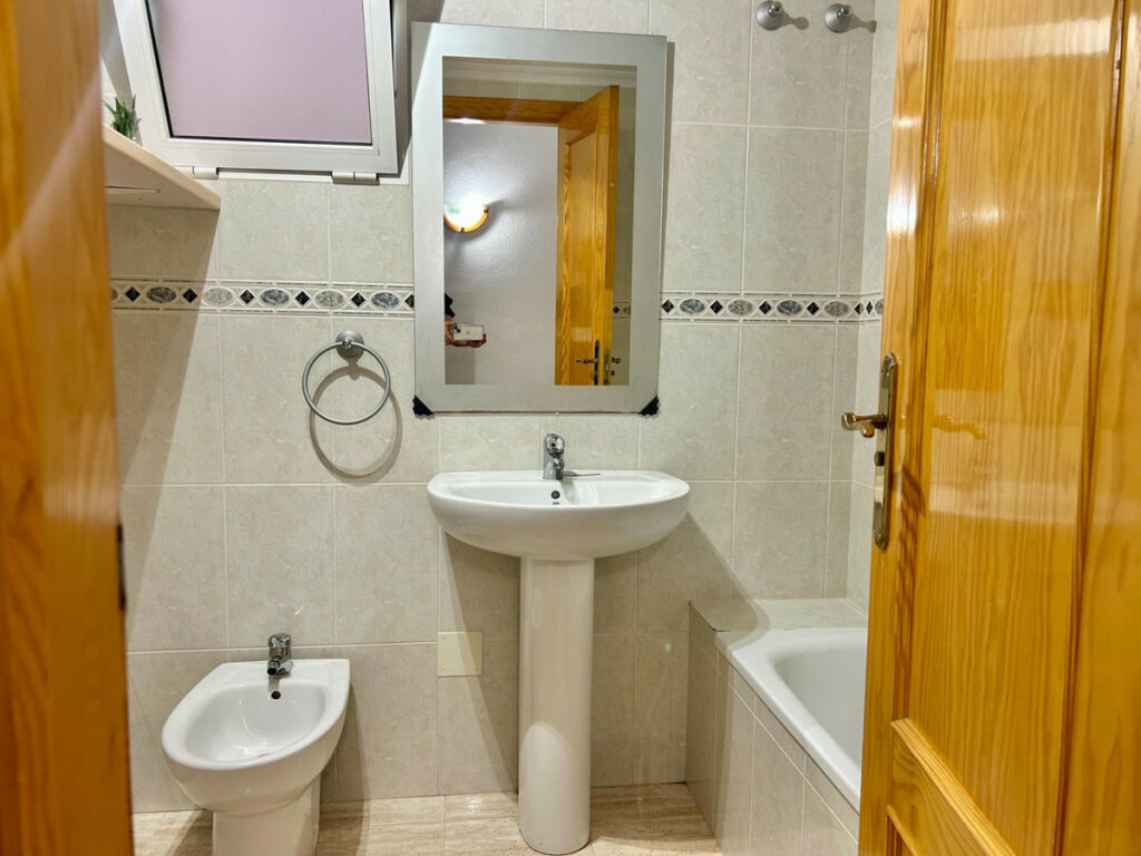 Middle Floor Apartment Torrevieja Alicante - zdjęcie 13