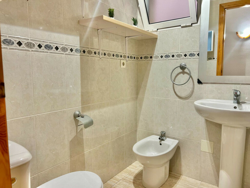 Middle Floor Apartment Torrevieja Alicante - zdjęcie 14