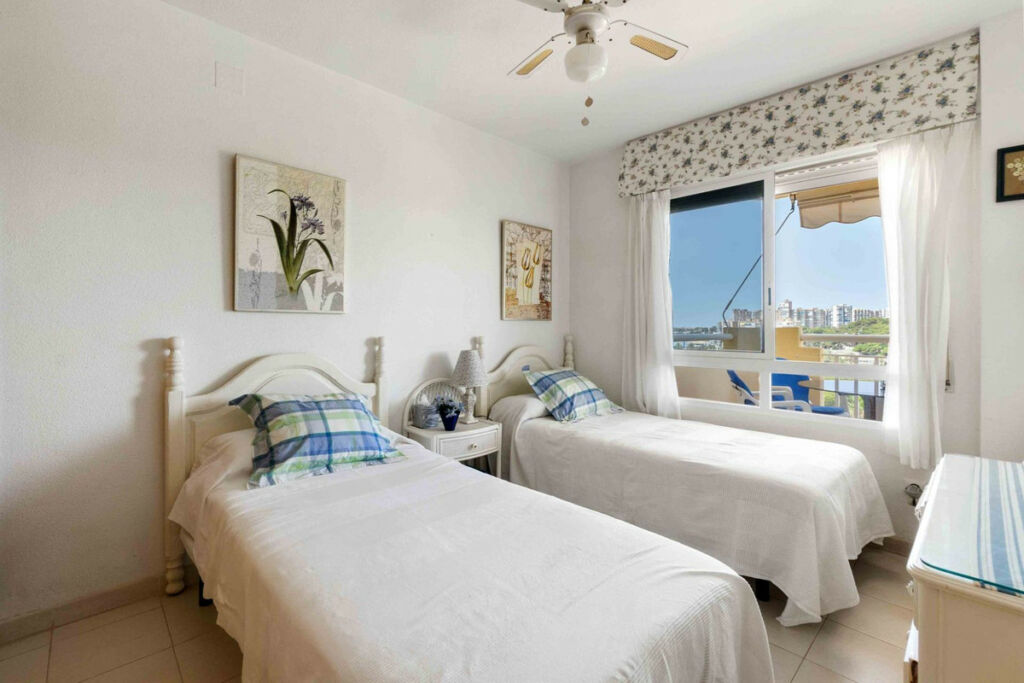 Middle Floor Apartment Campoamor Alicante - Bild 14