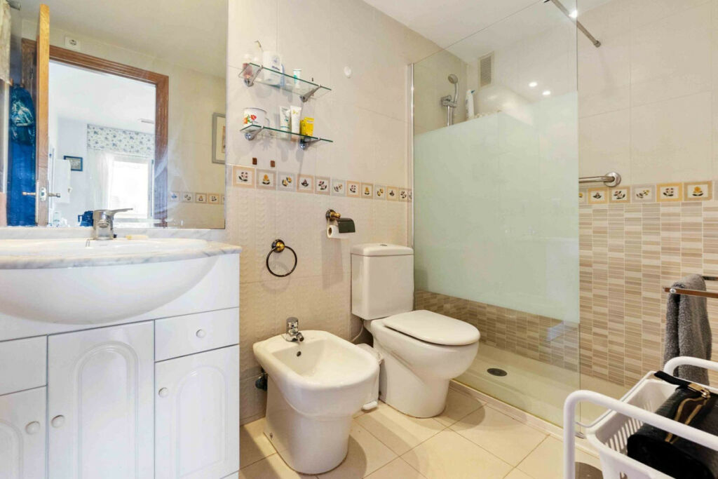 Middle Floor Apartment Campoamor Alicante - Bild 15