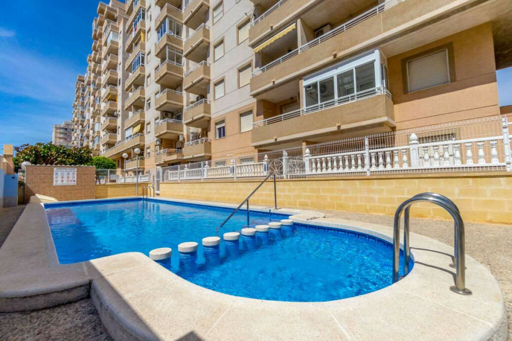Middle Floor Apartment Torrevieja Alicante - zdjęcie 18
