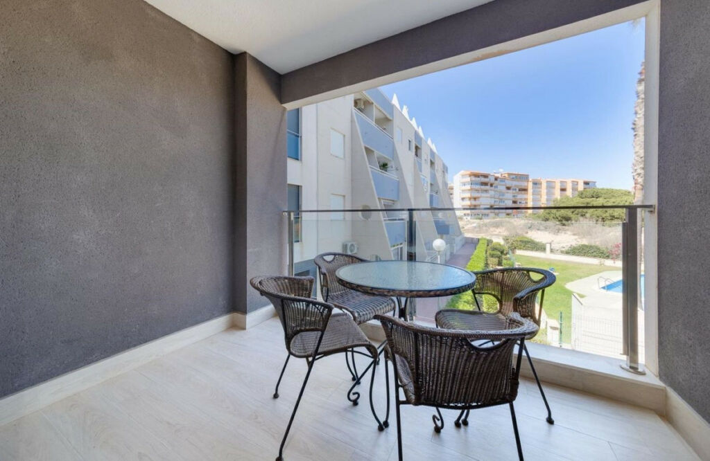 Middle Floor Apartment Torrevieja Alicante - imagen 2