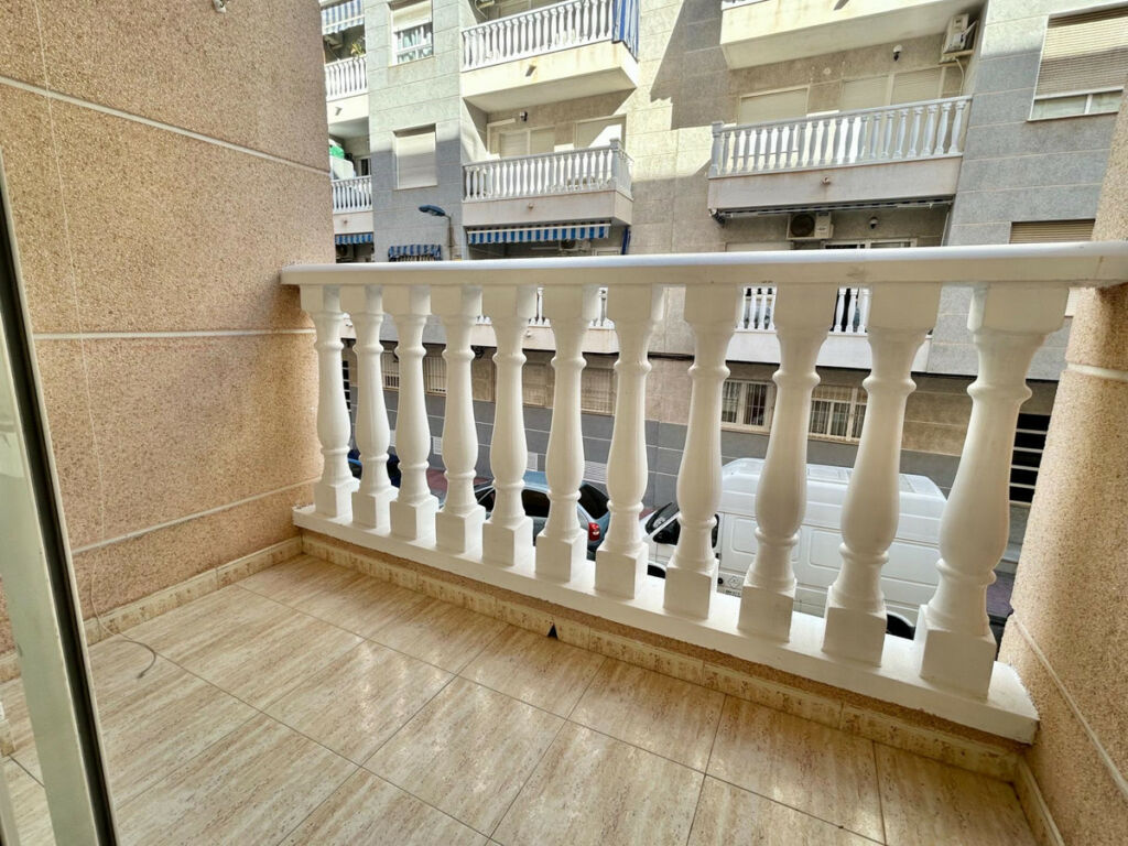 Middle Floor Apartment Torrevieja Alicante - zdjęcie 2
