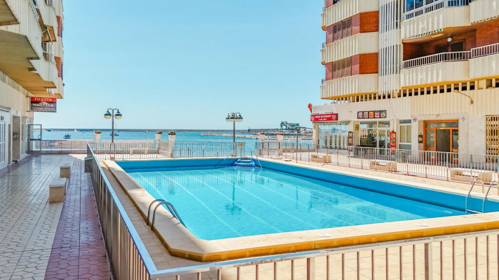 Middle Floor Apartment Torrevieja Alicante - zdjęcie 2