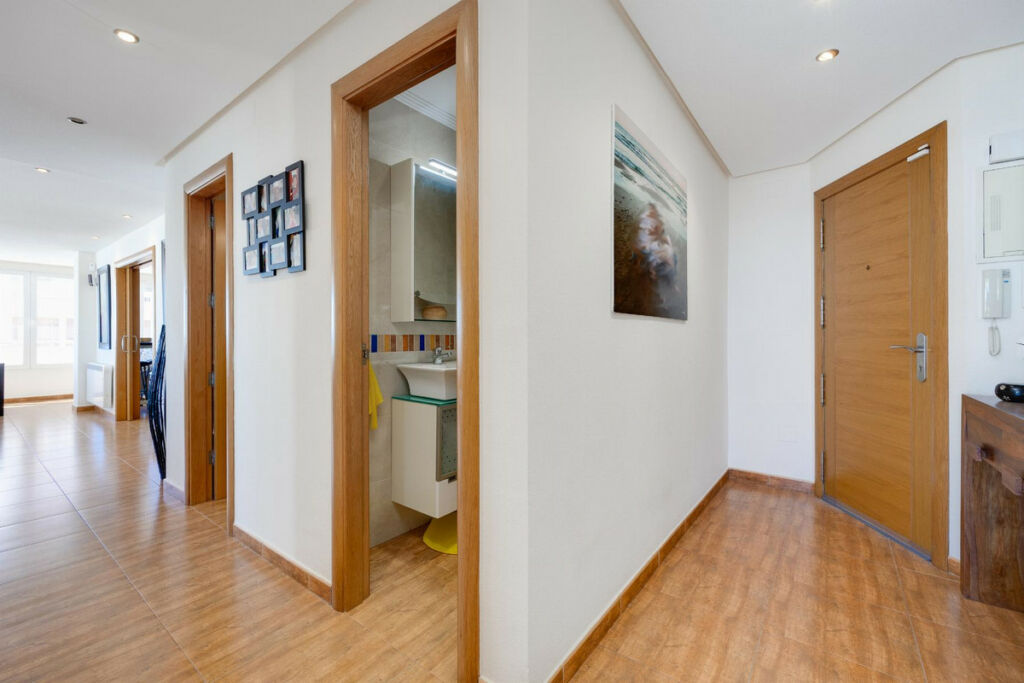 Middle Floor Apartment Torrevieja Alicante - zdjęcie 2