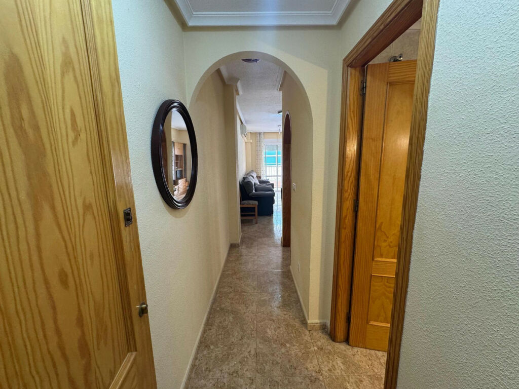 Middle Floor Apartment Torrevieja Alicante - zdjęcie 2