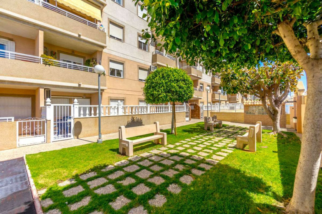 Middle Floor Apartment Torrevieja Alicante - zdjęcie 21