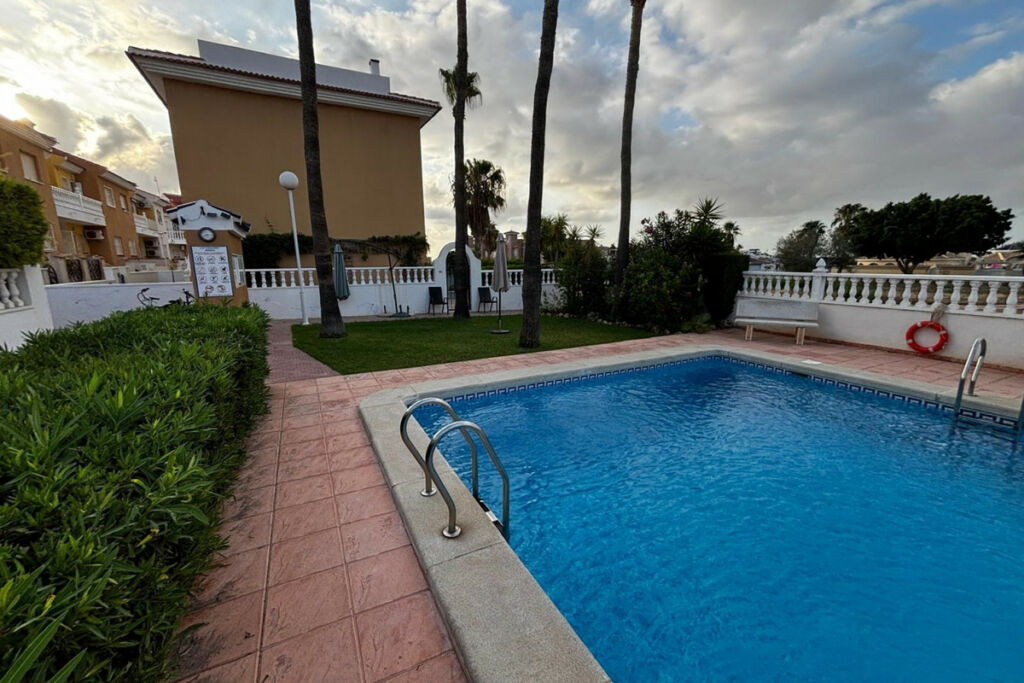 Semi-Detached House Dona Pepa Alicante - Bild 25