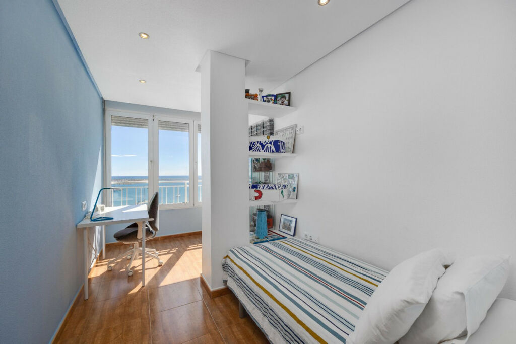 Middle Floor Apartment Torrevieja Alicante - zdjęcie 32