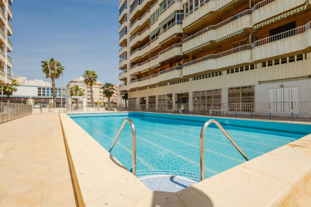 Middle Floor Apartment Torrevieja Alicante - zdjęcie 4