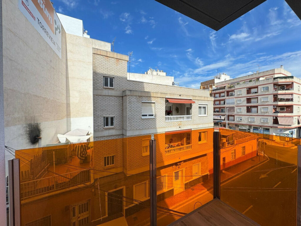 Middle Floor Apartment Torrevieja Alicante - Bild 6