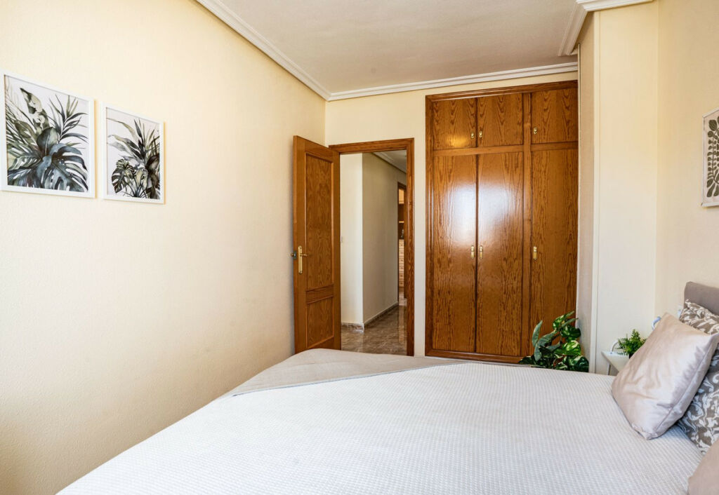 Middle Floor Apartment Torrevieja Alicante - Bild 8