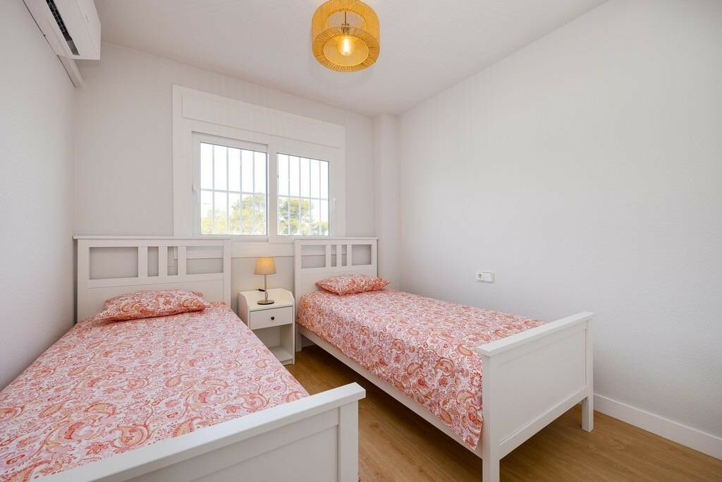 Middle Floor Apartment Campoamor Alicante - Bild 8