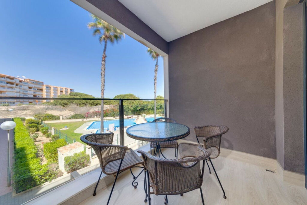 Middle Floor Apartment Torrevieja Alicante - imagen 8