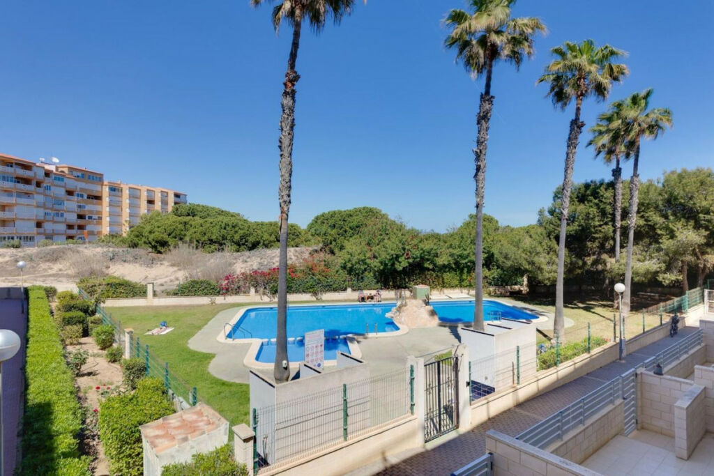 Middle Floor Apartment Torrevieja Alicante - imagen 9