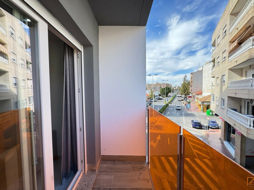 Middle Floor Apartment Torrevieja Alicante - Bild 9