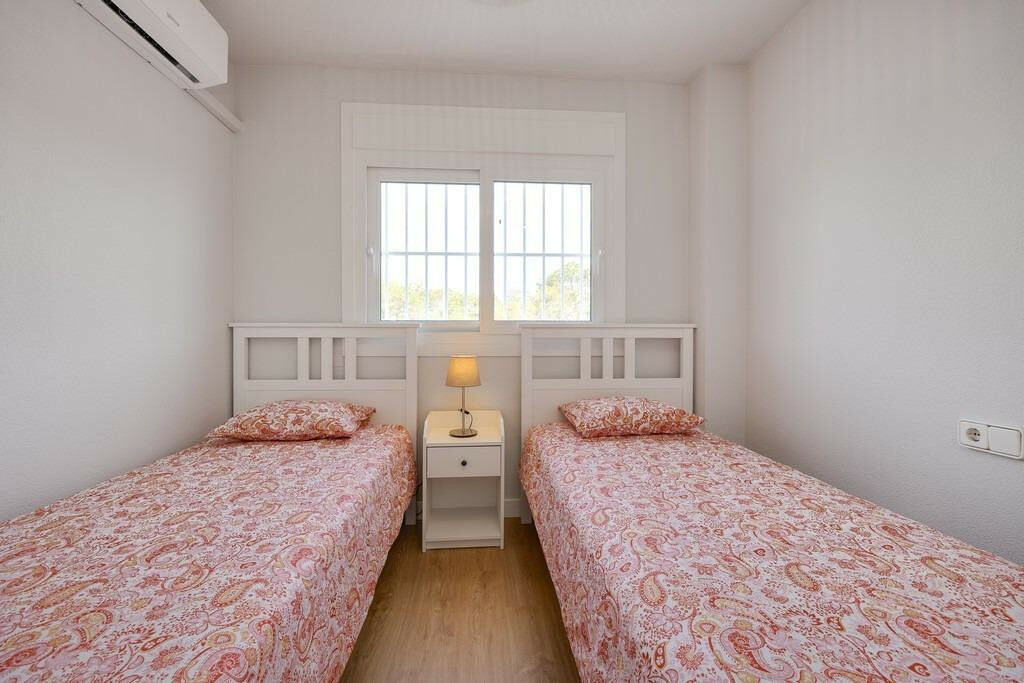 Middle Floor Apartment Campoamor Alicante - Bild 9